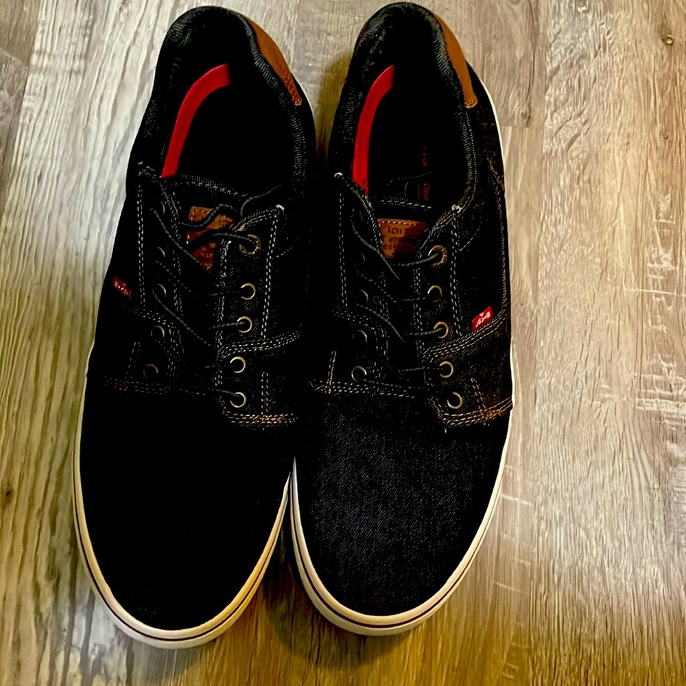 Levis comfort canvas sneakers slightly worn very comfortable jean material